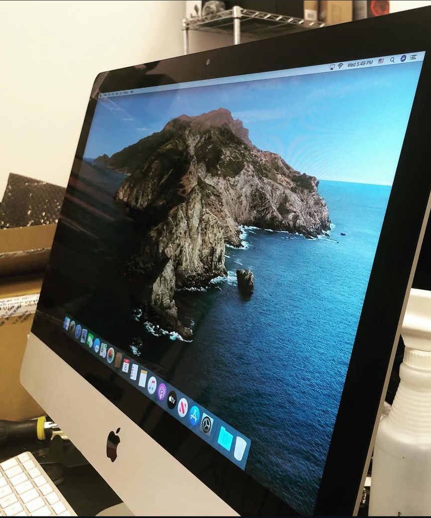 macbook with a fixed lcd screen
